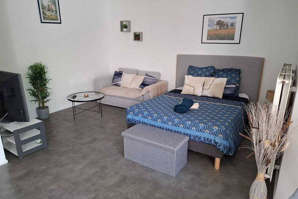 Ganze Wohnung, Cosy, bright 33m2 studio apartment, fully renovated, offering quiet comfort and high-speed Wi-Fi. in Courcouronnes, Essonne