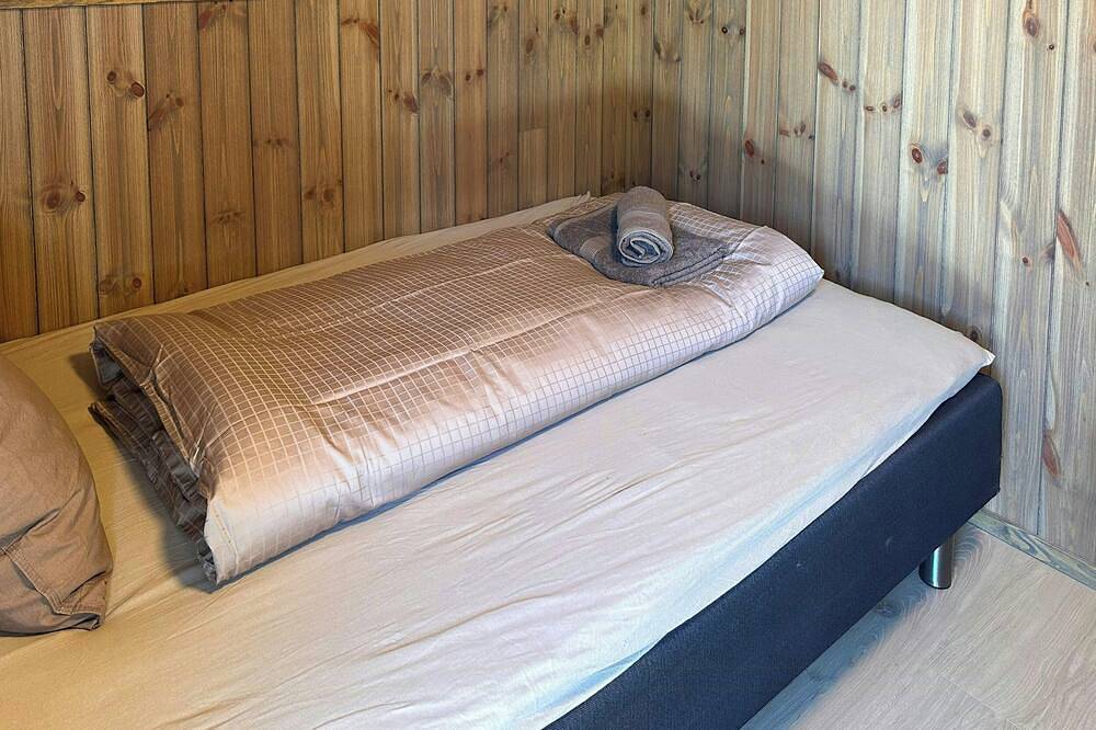 Eine Hütte inmitten der Stille und Ruhe der Berge in Stryn