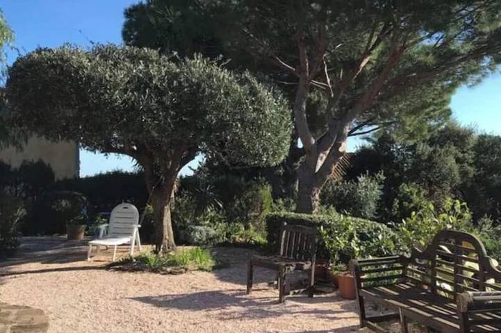 Villa pour 7 personnes, avec jardin et jacuzzi, animaux acceptés à Cavalaire-sur-Mer