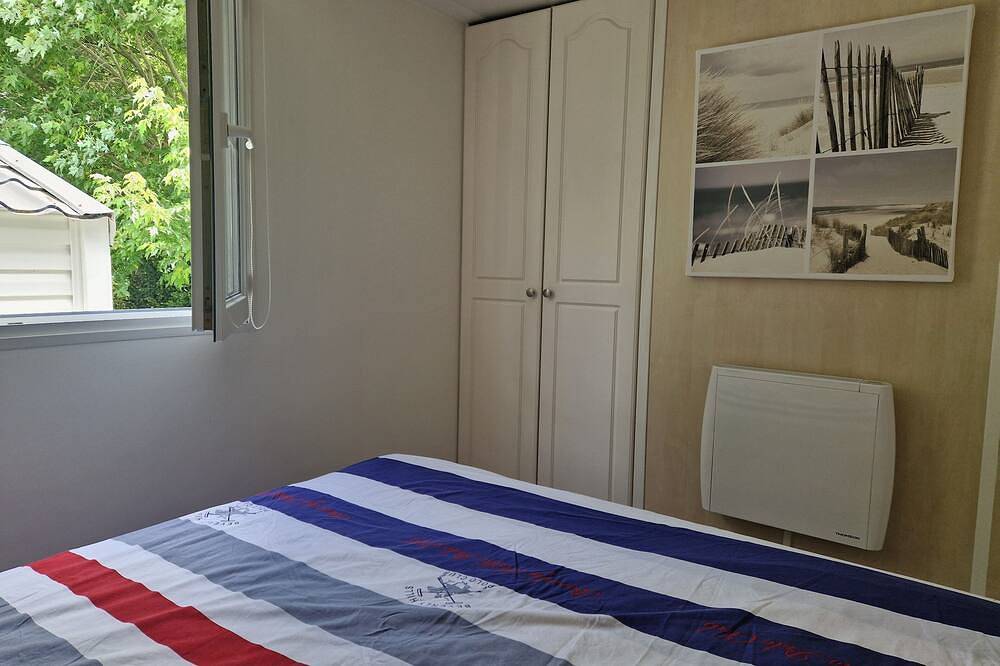 Mobil home tout confort dans une résidence de loisirs avec piscine . in Saint-Gilles-Croix-de-Vie, Vallée de la Loire
