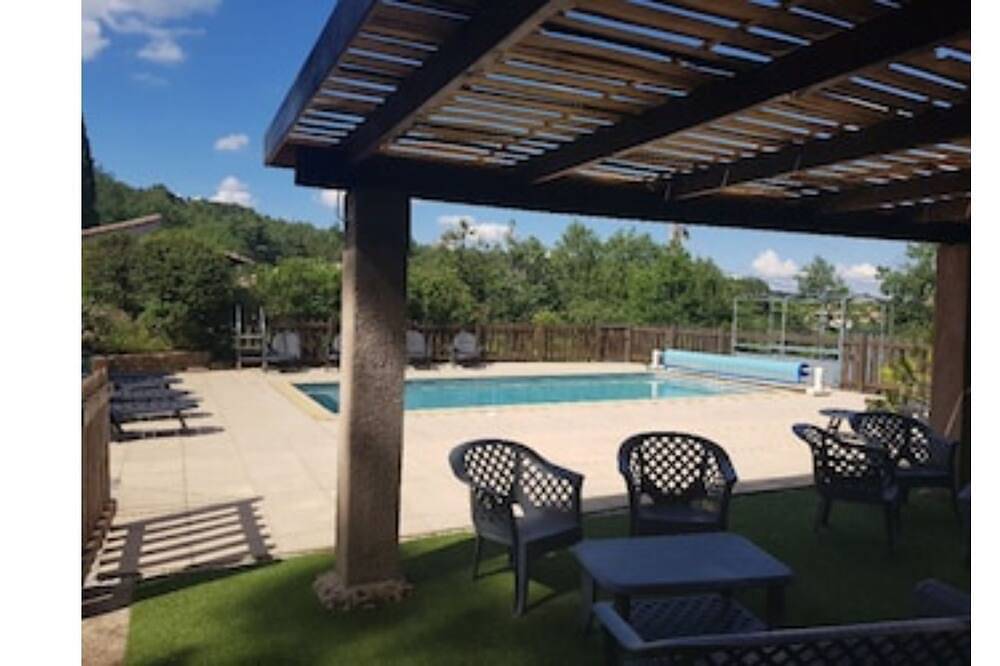 Location De Gites (Climatises) Avec Piscine Commune Tauriers in Tauriers, Ardèche