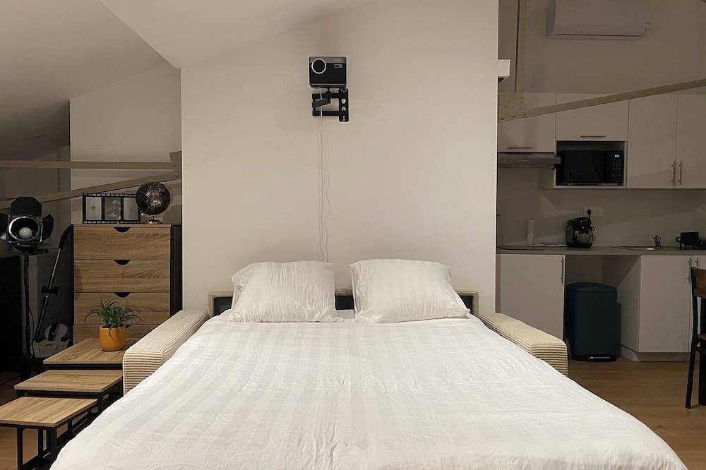 Appartement entier, Cinéloft: Gare & centre ville, Cinéma, Ps5, Clim, massage, Netflix Amazon Prime in Poitiers, Vienne (France)