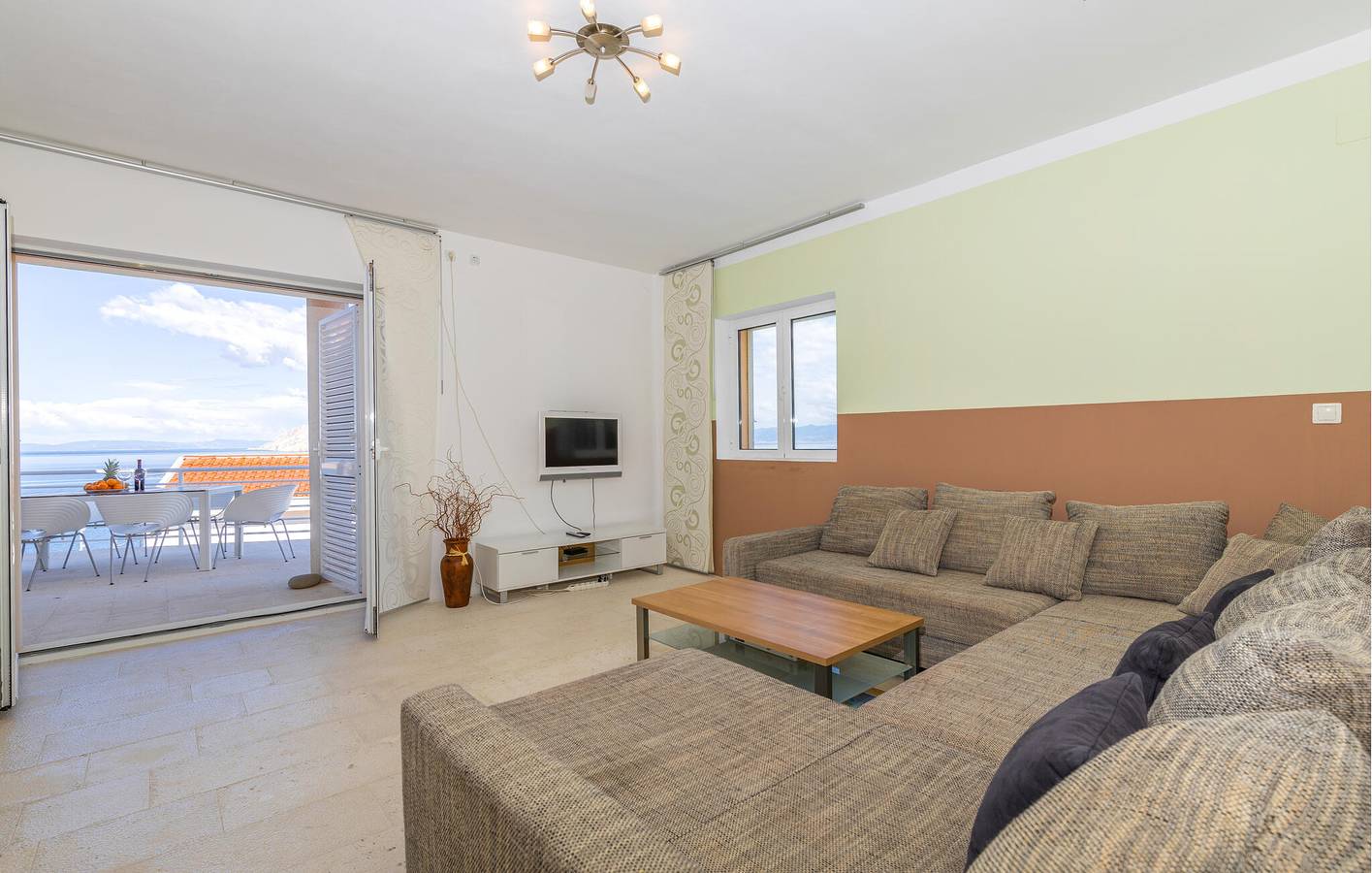 Entire holiday apartment, Holiday apartment for 6 people with pool in Jablanac, Velebit Nature Park