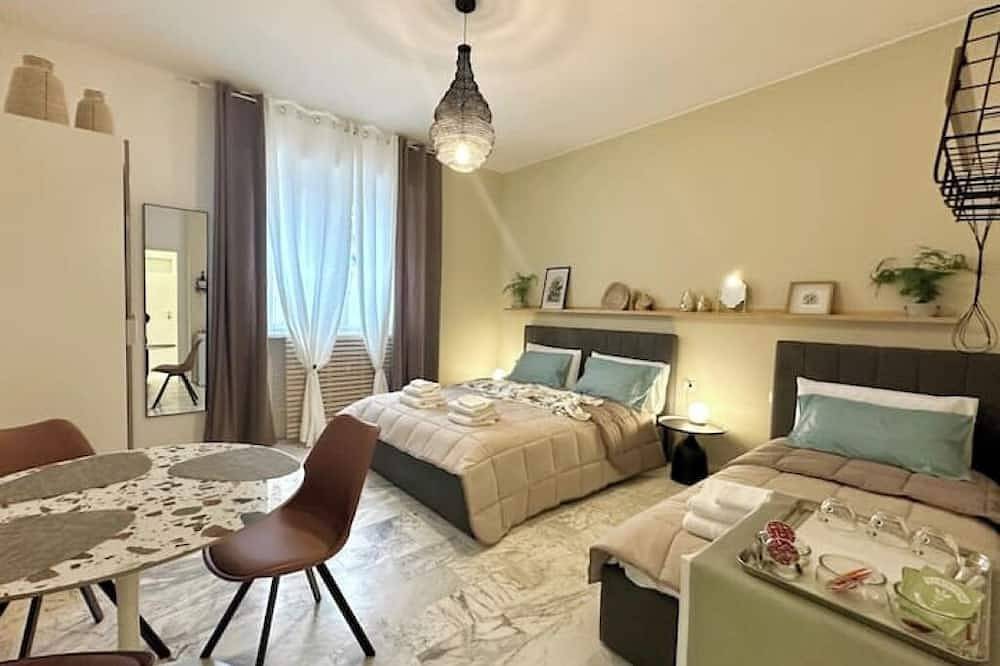 Entire apartment, Spacious & Comfortable Room Near Bergamo Center in Bergamo, Bergamo Province