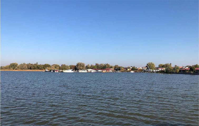 Rückzugsort am Wasser mit Terrasse & WiFi, 600m nach Neuruppin in Neuruppin, Ruppiner Seenland