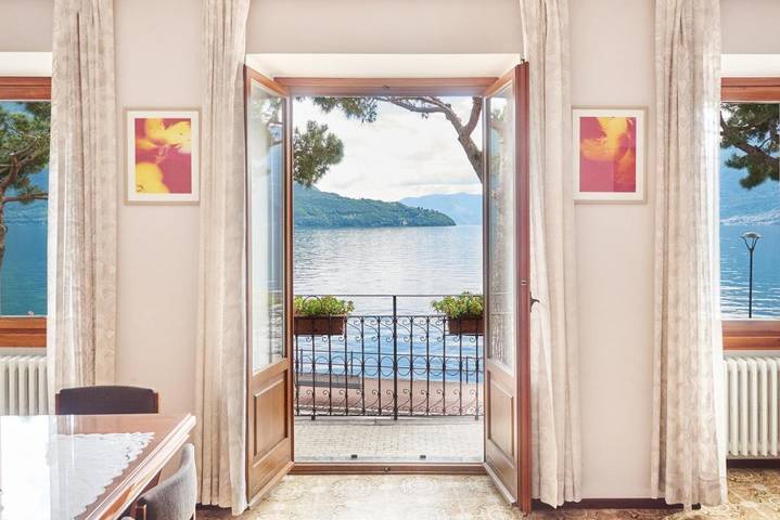 Ferienhaus für 8 Personen, mit Balkon und Terrasse sowie Seeblick und Ausblick