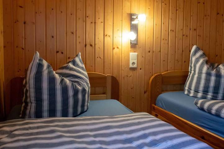 Blockhütte für 4 Personen, mit Garten und Terrasse in Waren (Müritz) - 2