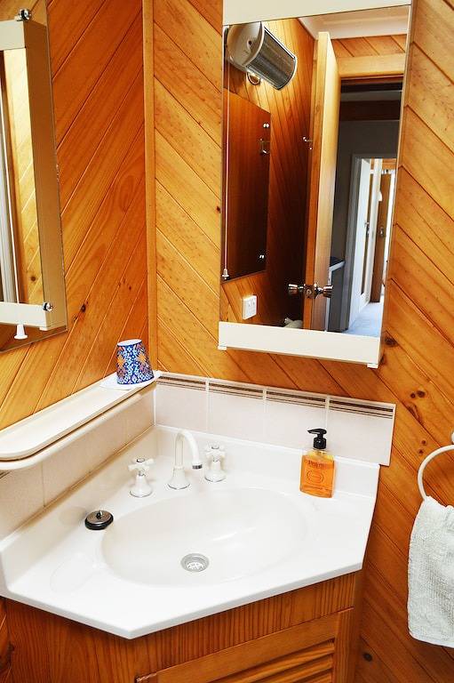 Ganze Wohnung, Sandy Bay - Ruhige Umgebung mit Parkplatz und Aussicht. in Hobart, Tasmanien