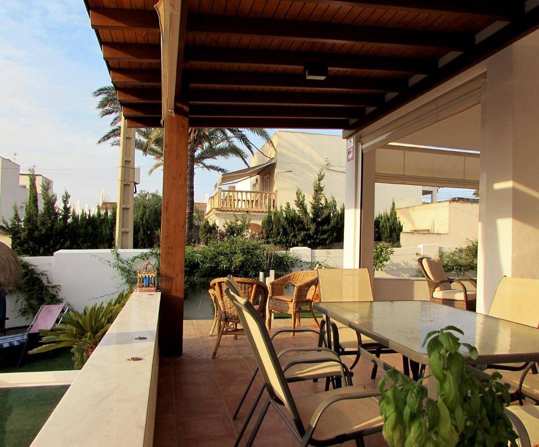 Villa Rompeolas Junto al Mar con Piscina Privada in Playas de Vera, Vera