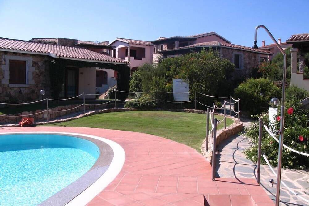 Ganze Wohnung, Ferienwohnung mit Blick auf das Meer in einem  Wohnkomplex mit Swimmingpool in Monte Petrosu, San Teodoro