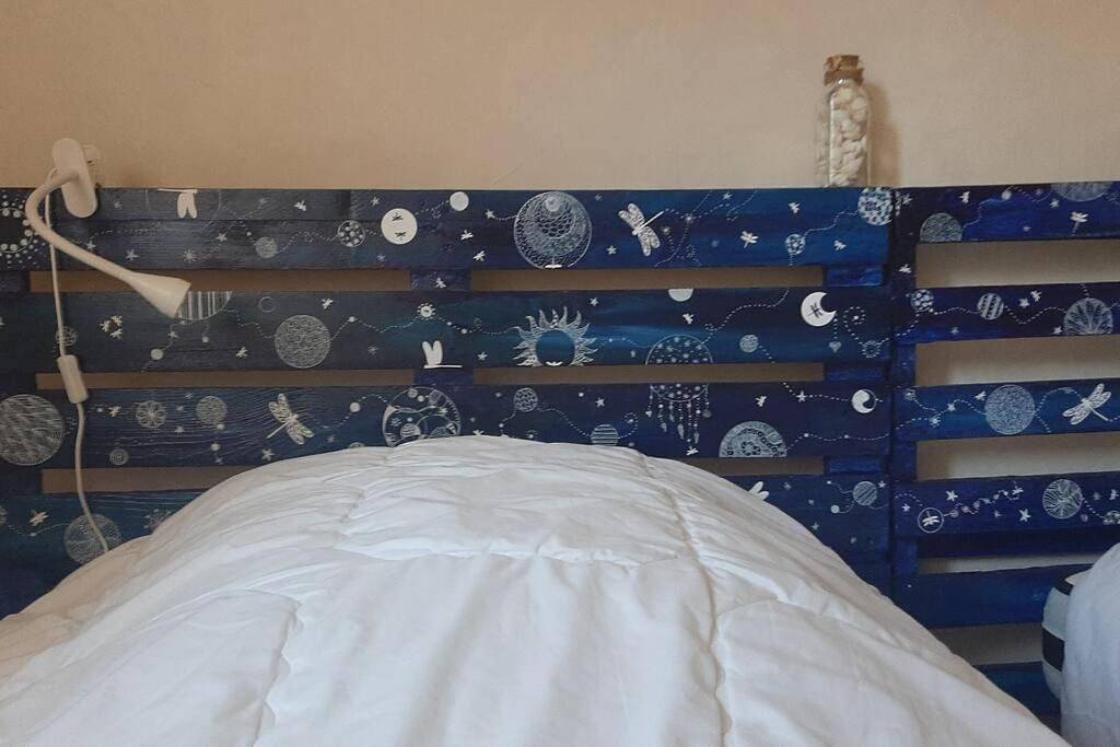 Appartement entier, La maison bleue de Doudou - coeur de village in Castéra-Verduzan, Gers
