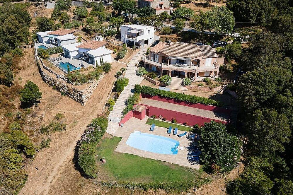 Dans l'arrière pays :Domaine A Presa Appartement Rdc Villa in Sainte-Lucie-de-Tallano, Parc naturel régional de Corse