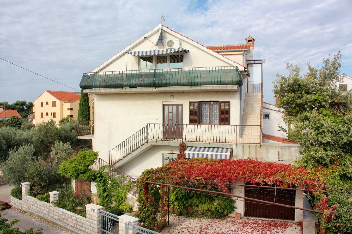 Ganze Wohnung, 1-Zimmer-Ferienwohnung mit Terrasse und Meerblick Sukosan, Zadar A-5777-d in Sukosan, Zadar
