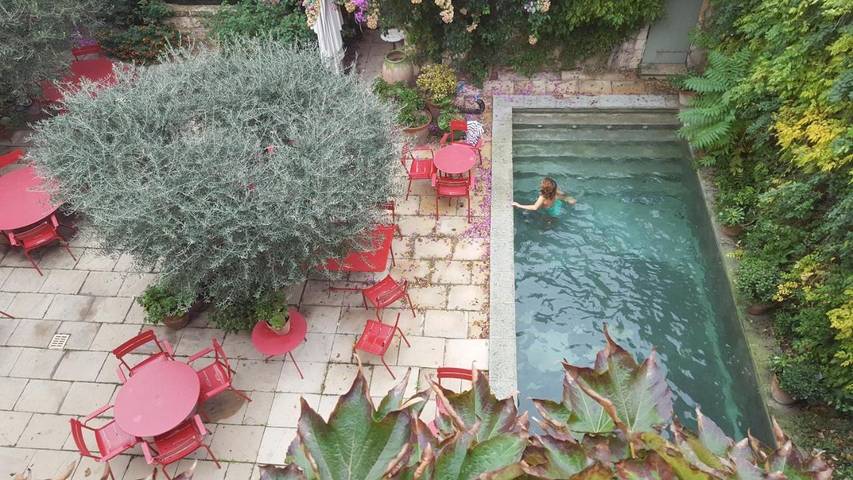 Hôtel pour 2 personnes, avec jardin et piscine ainsi que terrasse et jacuzzi dans Office de Tourisme d'Aigues-Mortes en Terre de Camargue - 4