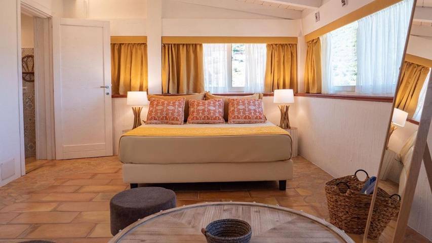 Chambre d’hôte pour 2 personnes, avec vue et terrasse à Budoni