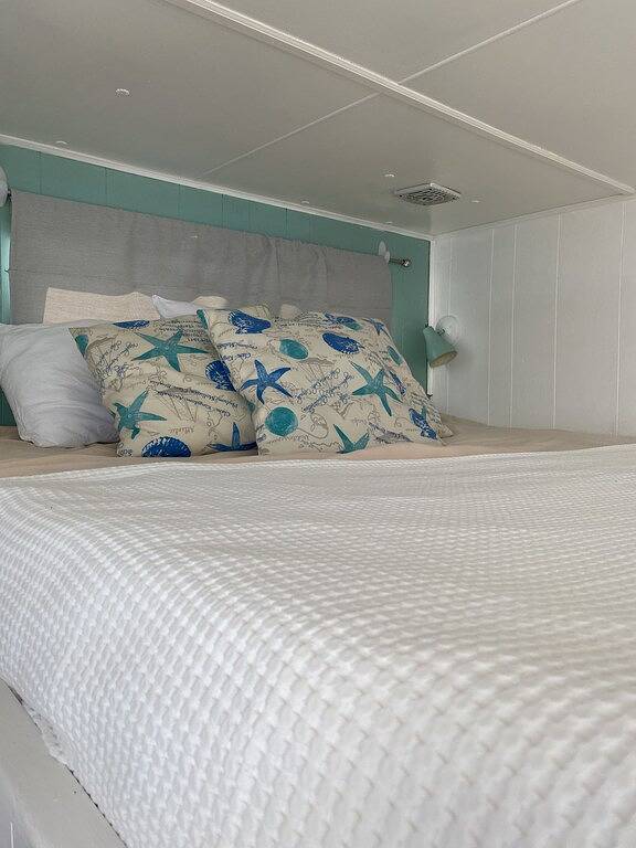 Sonnenuntergang am Wasser in der Aqua Villa Manatee @ Mangrove Resort Llc in Tavernier, Monroe County