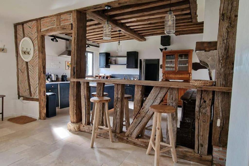 Five-Bedroom House in Sury-aux-Bois, Région d'Orléans