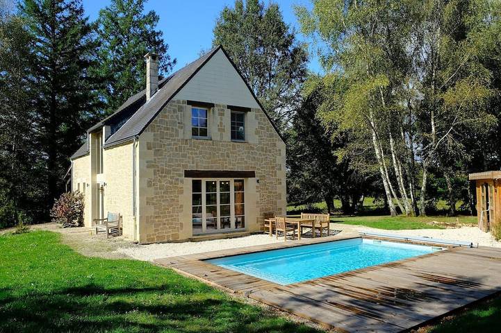 Maison de vacances pour 6 personnes, avec terrasse ainsi que jardin et piscine, animaux acceptés