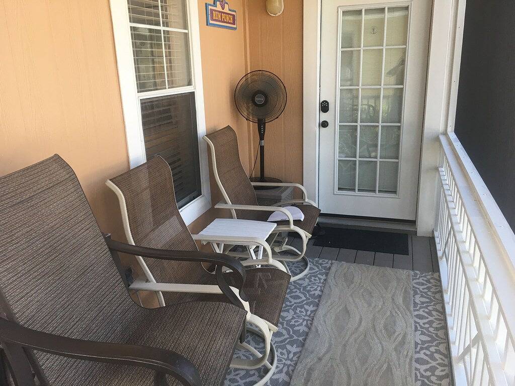 Ganze Wohnung, Urlaubsparadies im Purple Parrot Resort Entspannen Sie sich in der Tiki Bar. Neu auf dem Markt in Johnsons Beach, Perdido Key