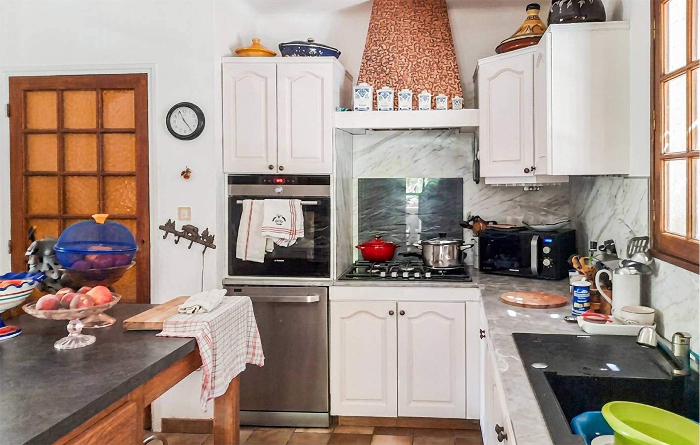 Un alojamiento con encanto a 1,5 km de Anduze: apartamento junto a la piscina con wifi y aparcamiento in Anduze, Cevenas