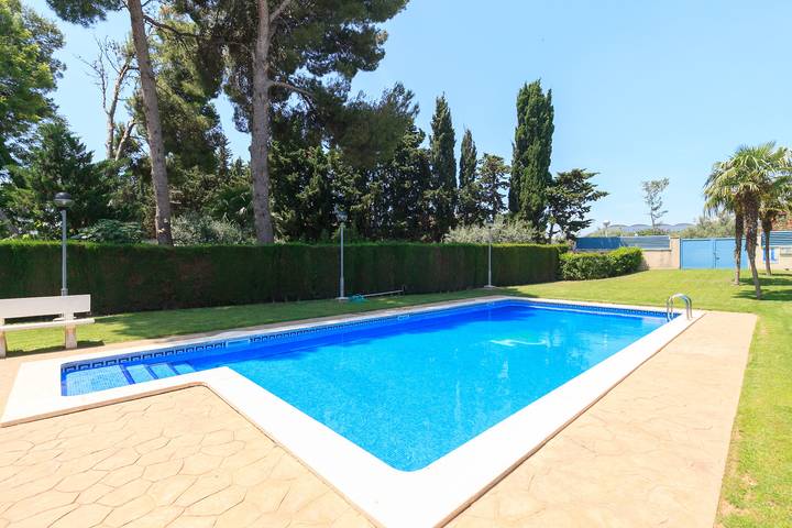 Gîte pour 6 personnes, avec piscine ainsi que terrasse et jardin à Salou - 2
