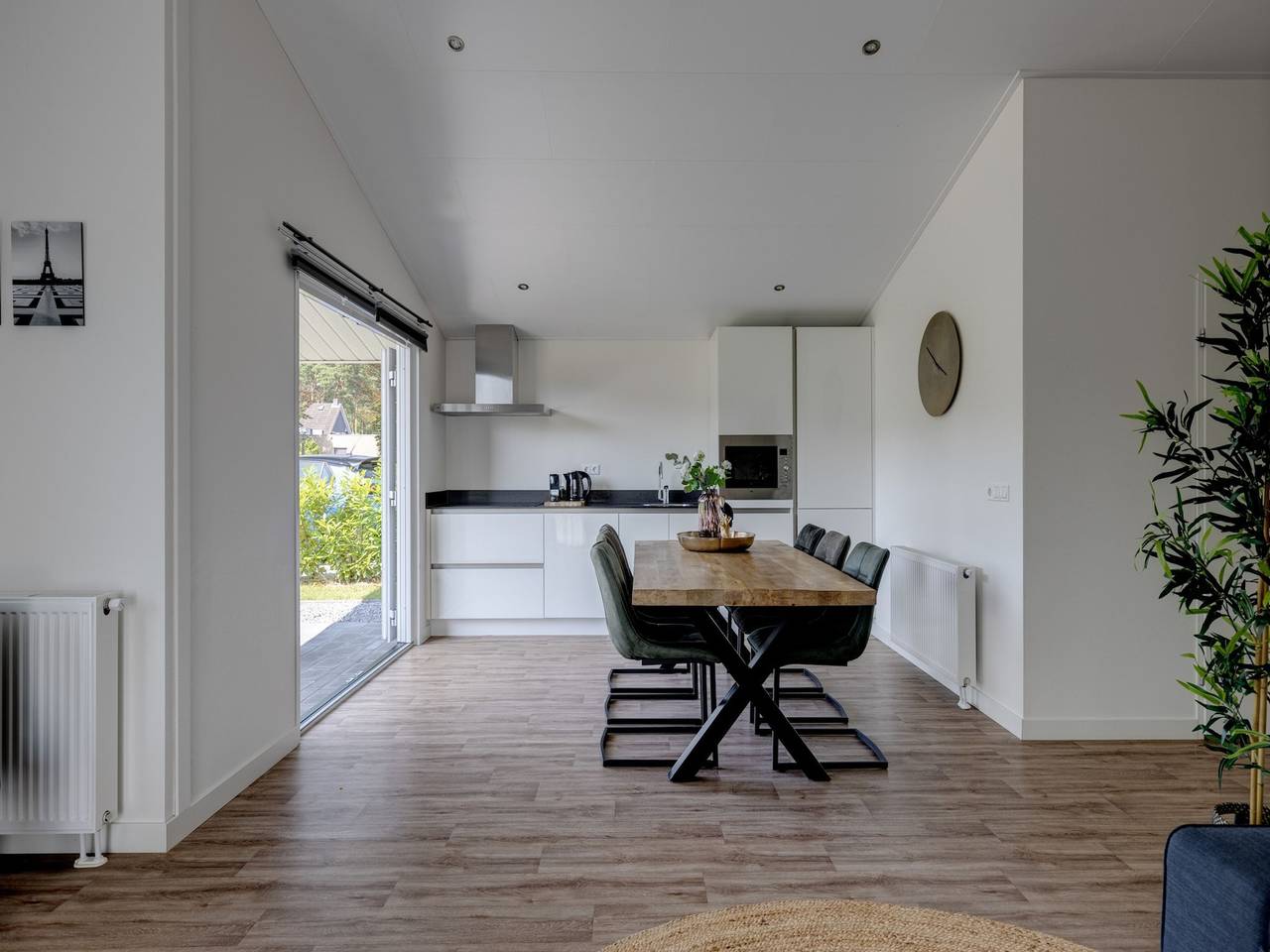 Modern chalet with bath, in a holiday park in the Brabant Kempen in Veldhoven, North Brabant