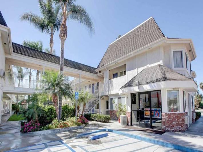 Apartamento entero, 1 cama tamaño queen | Microondas in Westminster, Condado de Orange