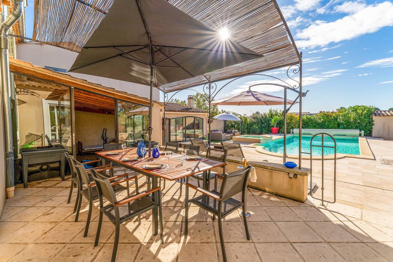 Villa « Plein Soleil » avec piscine privée, Wi-Fi et climatisation in Sarrians, Vaucluse