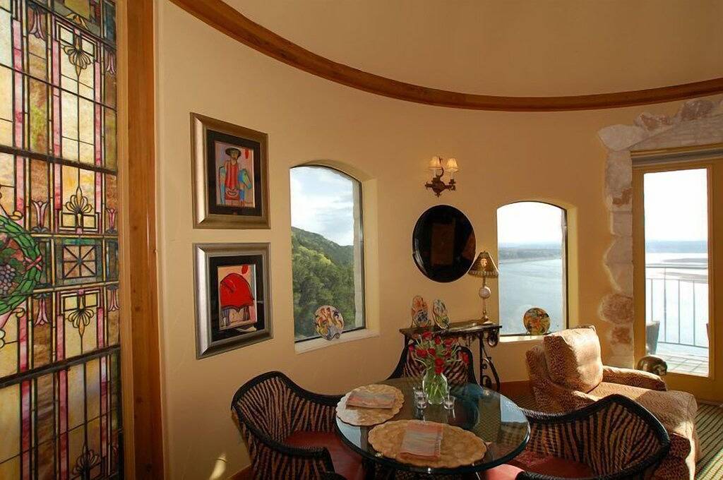 Ganze Wohnung, Romantisches Schloss / winehouse ~ Hoch über Lake Travis! in Lake Travis