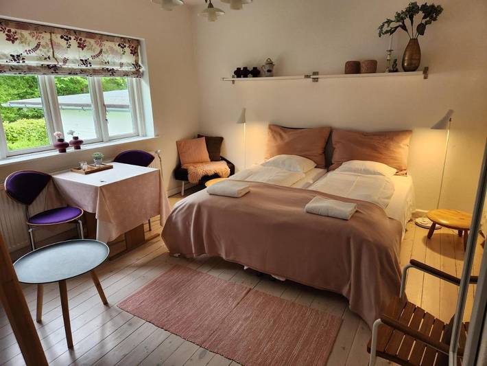 Familie pension for 2 personer, med Terrasse og Have samt Udsigt i Køge