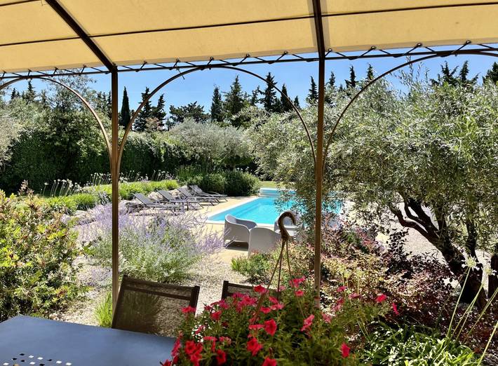 Gîte pour 6 personnes, avec terrasse ainsi que jardin et piscine à Pernes-les-Fontaines - 3