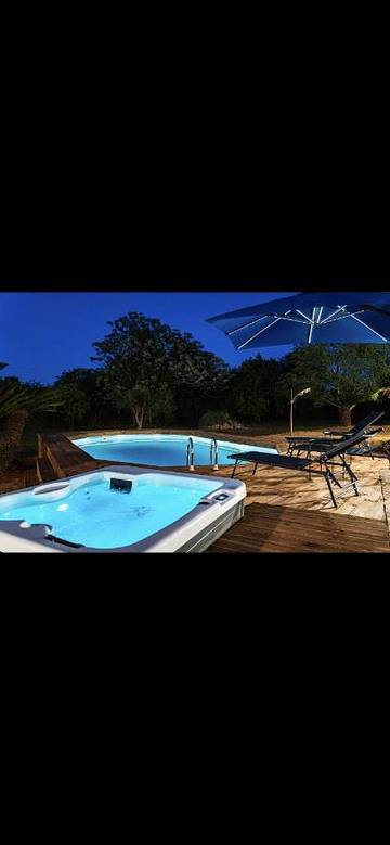 Cottage pour 6 personnes, avec piscine ainsi que vue et jardin, animaux acceptés dans Kyllini