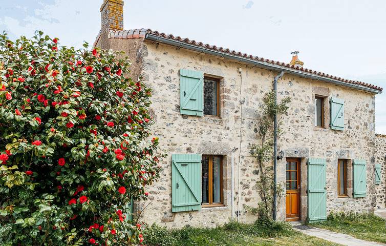Location de vacances pour 8 personnes, avec terrasse ainsi que piscine et jardin dans Sèvremont - 3