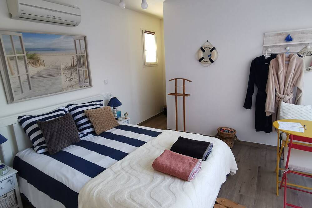 Entire apartment, 2-bedroom, 2-bathroom apartment with kitchen in Le Cannet-des-Maures, Draguignan region