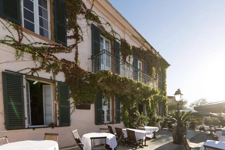 Hôtel pour 4 personnes, avec terrasse ainsi que jardin et jacuzzi dans Port de Centuri