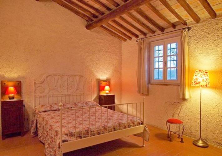 Location de vacances pour 6 personnes, avec terrasse et piscine ainsi que jardin et vue à Poggibonsi - 4