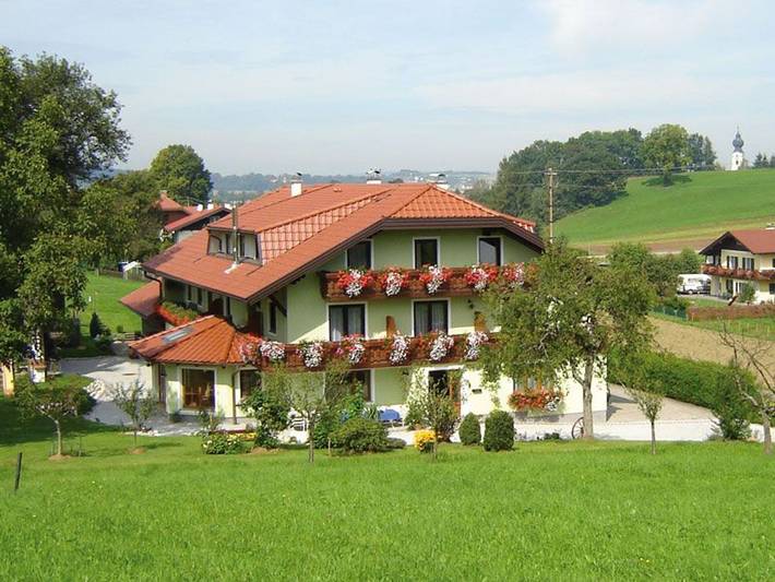 Ferienwohnung für 3 Personen, mit Balkon und Garten in Attergau