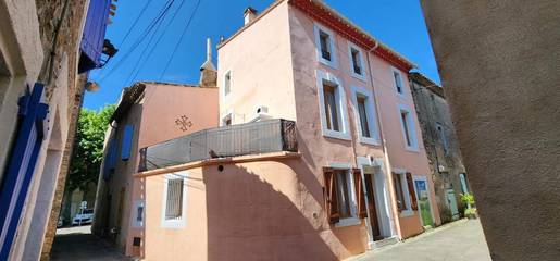 Gîte pour 7 personnes, avec vue et terrasse, animaux acceptés à Trausse