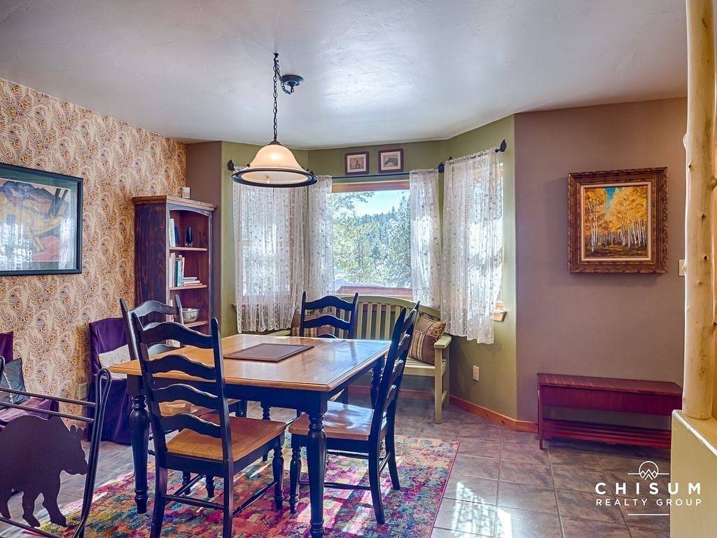 Great house two miles to the ski lift and closer yet to the golf course. in Angel Fire, Colfax County