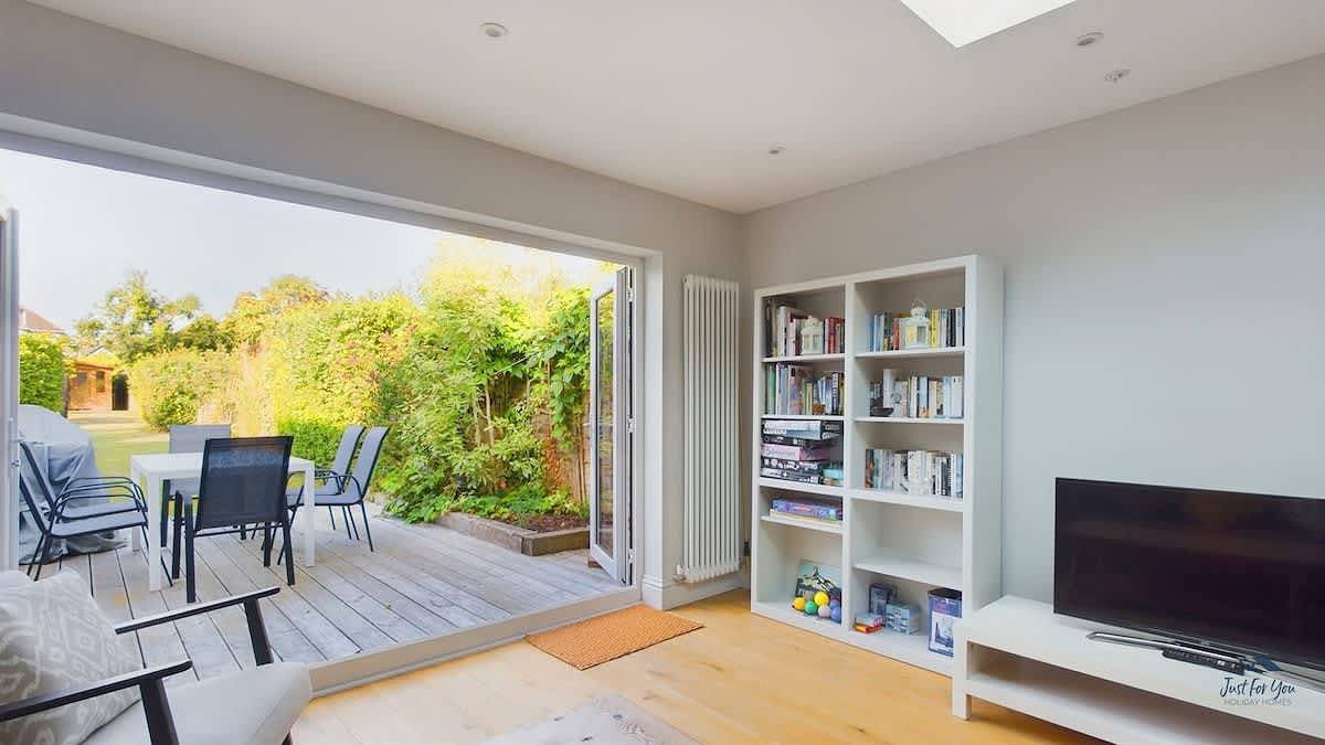 Blackberry Cottage, Bembridge | Accessible Coastal in Bembridge, Isle of Wight