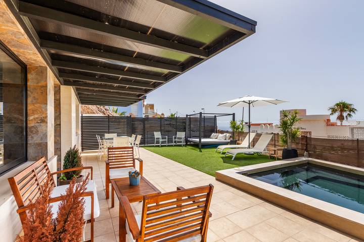 Casa de bem-estar com sauna, terraço, piscina aquecida, vistas magníficas e Wi-Fi in Tabaiba, El Rosario