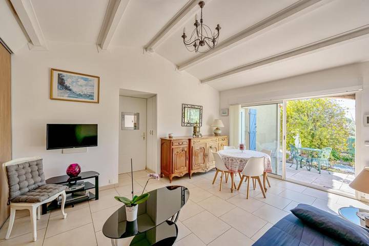 Gîte pour 3 personnes, avec piscine ainsi que terrasse et jardin à Puget-Ville - 3