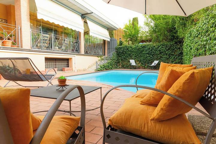 Villa per 16 persone, con piscina e giardino nonché idromassaggio, con animali domestici - 1