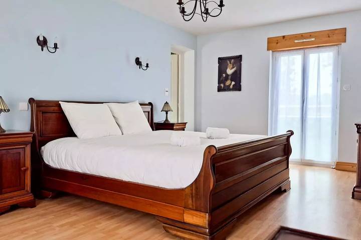 Location de vacances pour 18 personnes, avec sauna ainsi que piscine et jardin à Landevieille - 4