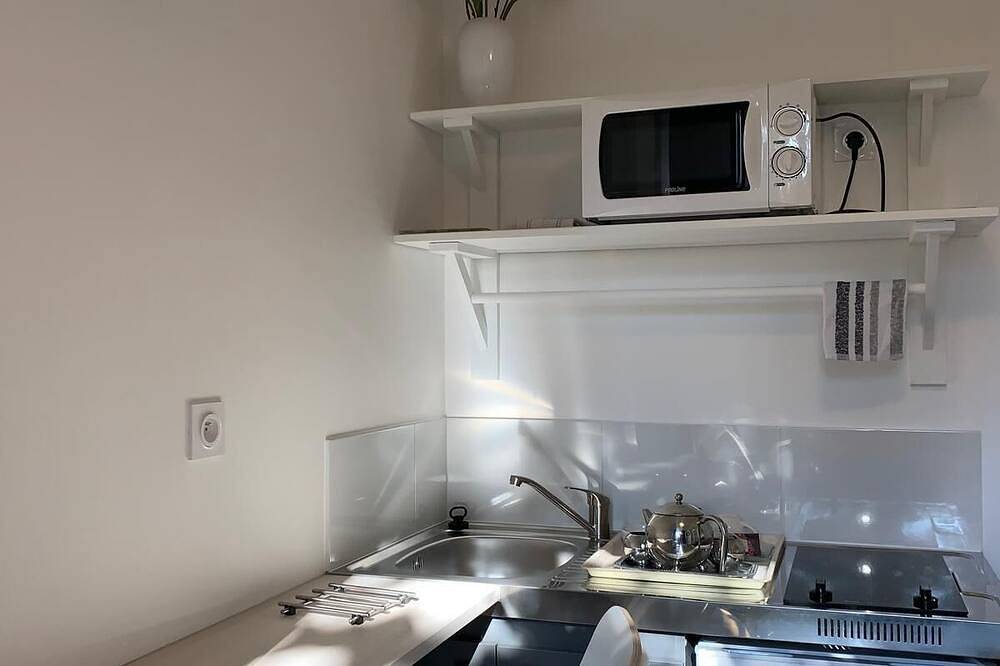 Ganze Wohnung, Luxury studio in quiet Neuilly with a garden, near the Bois metro station in Neuilly-sur-Seine, Hauts-de-Seine