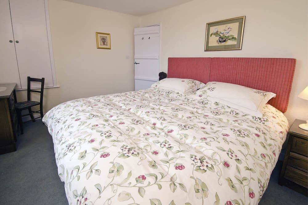 Bryony Cottage, private parking, wifi, sleeps 3, tranquil central location in Ambleside, Lake District