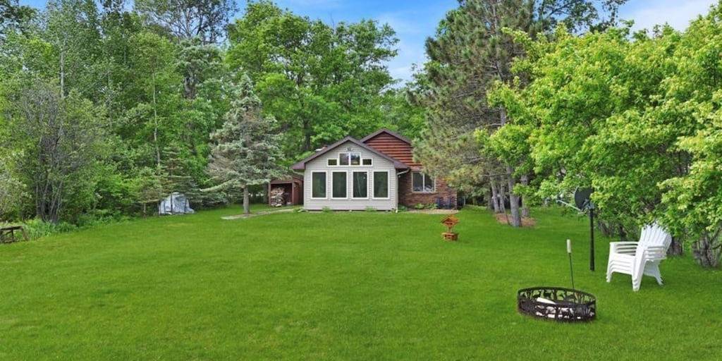 Book early for summer! Cozy Cabin in Breezy Point, Crow Wing County