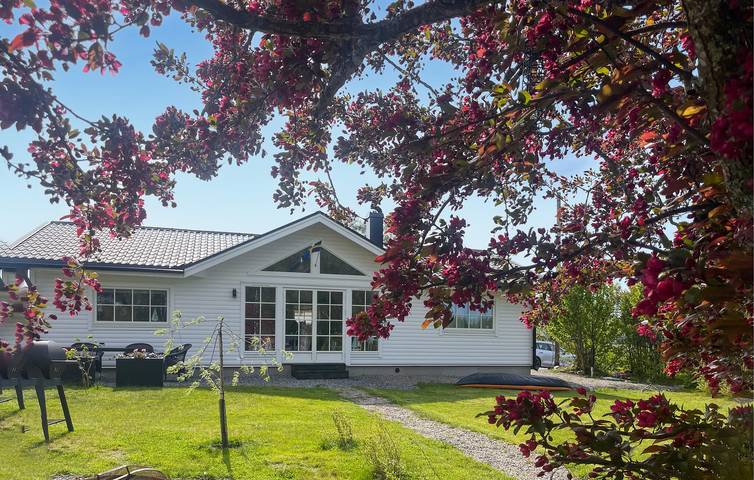 Ferienhaus für 6 Personen, mit Terrasse und Seeblick sowie Garten und Sauna - 1