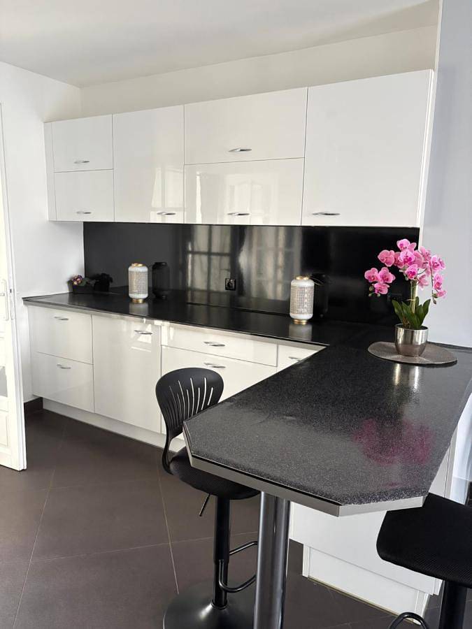 Appartement entier, Studio Moderne Zen in Les Pavillons-sous-Bois, Seine-Saint-Denis
