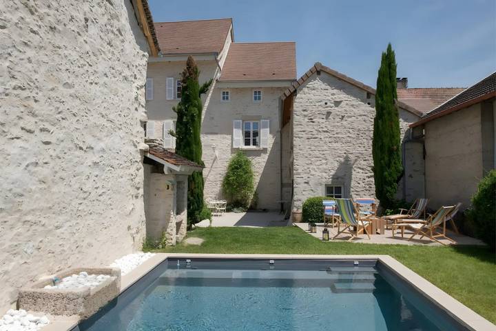 Guest Room “Chambre Cocon” with Shared Terrace and Wi-Fi in Bouvesse-Quirieu, La Tour-du-Pin region